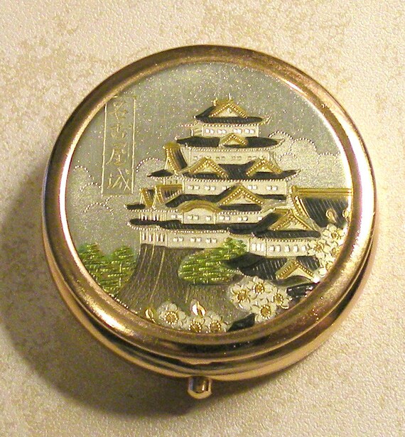 Vintage Japanese Pill Box with Scroll by RosePetalResources