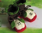 Knitted Baby booties "Two Apple halves", baby shoes, hand knit baby shoes / size 0-3M