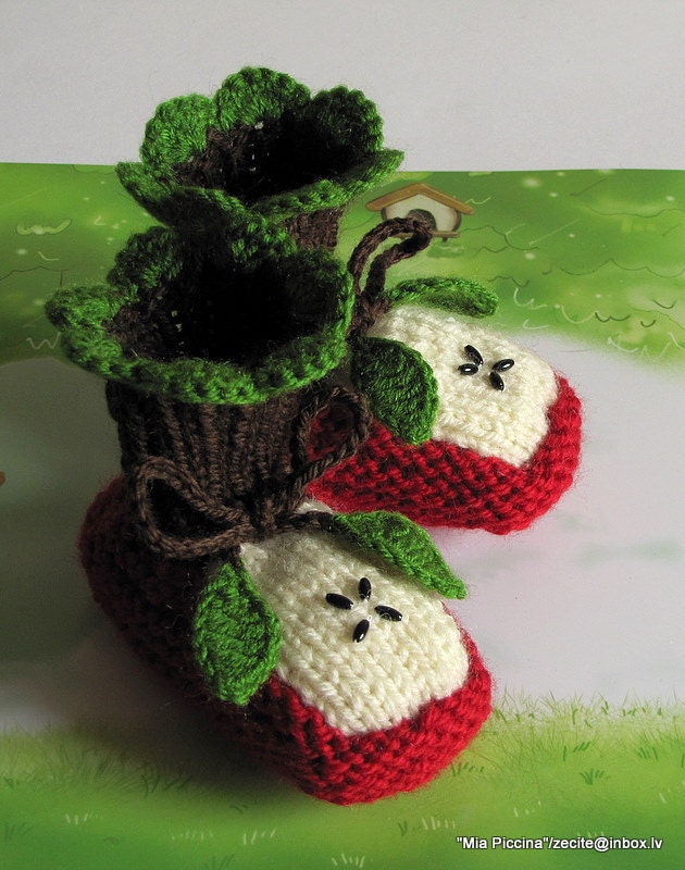 Knitted Baby booties "Two Apple halves", baby shoes, hand knit baby shoes / size 0-3M