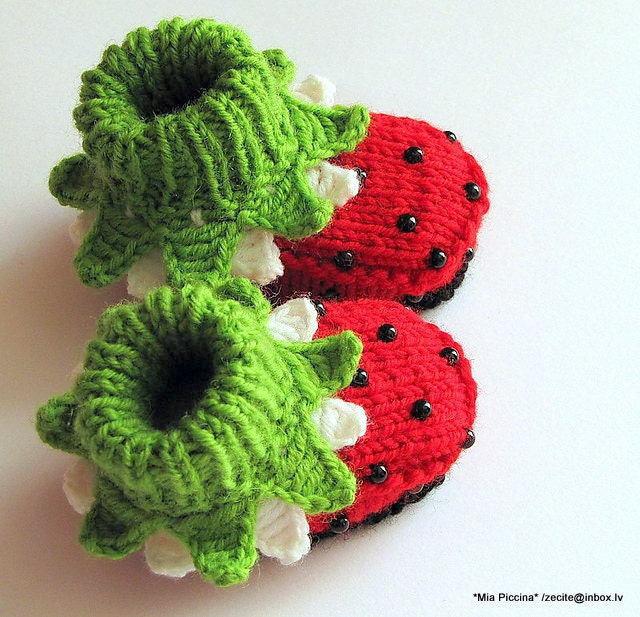 Knitted Baby girl booties "Ladybugs", baby girl shoes, knitting, kids clothing / size 4-6M