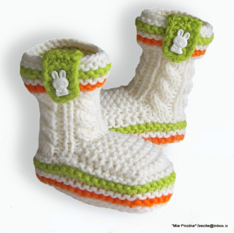 Knitted Baby booties with cute Bunny buttons, hand knit baby booties, baby shoes, childern /0-3M