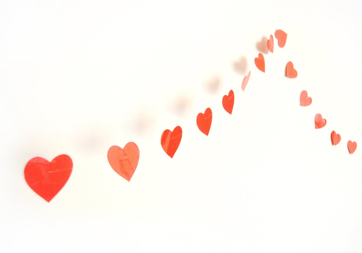 Laminated garland with paper red hearts, water resistant
