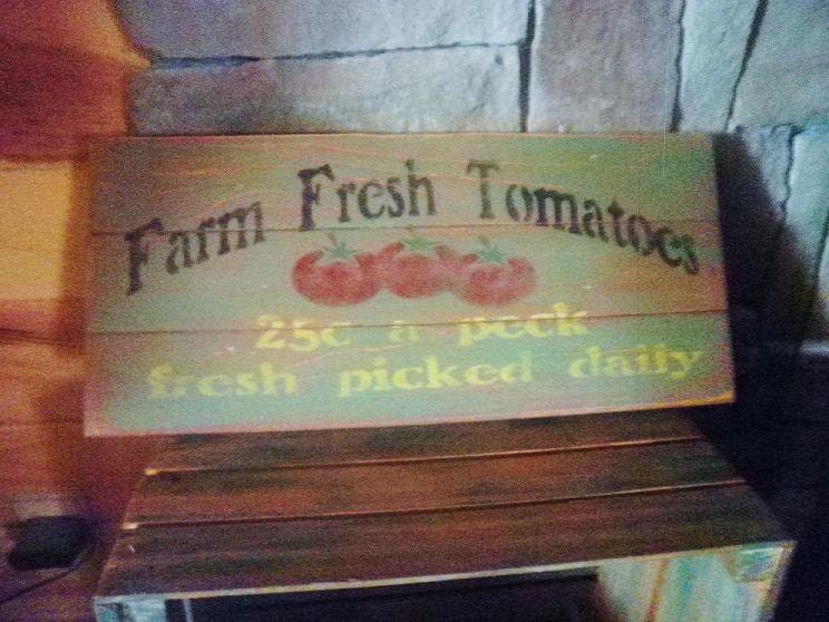 Sign, wood primitive,rustic sign "Farm Fresh Tomatoes" green with distressed look, garden decor, wall hainging