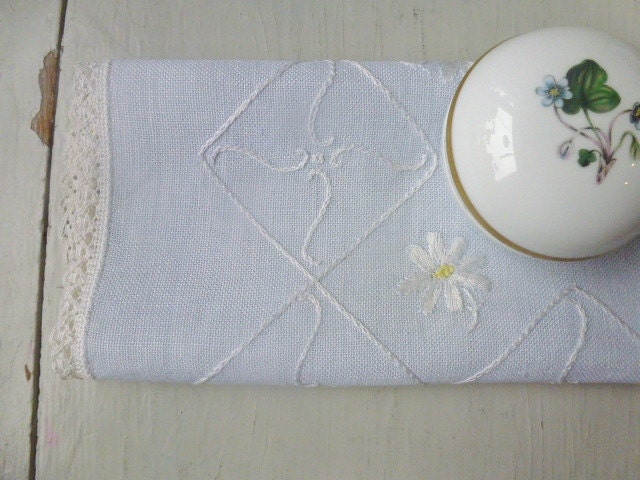 Vintage Swedish tablecloth / Dasies linen