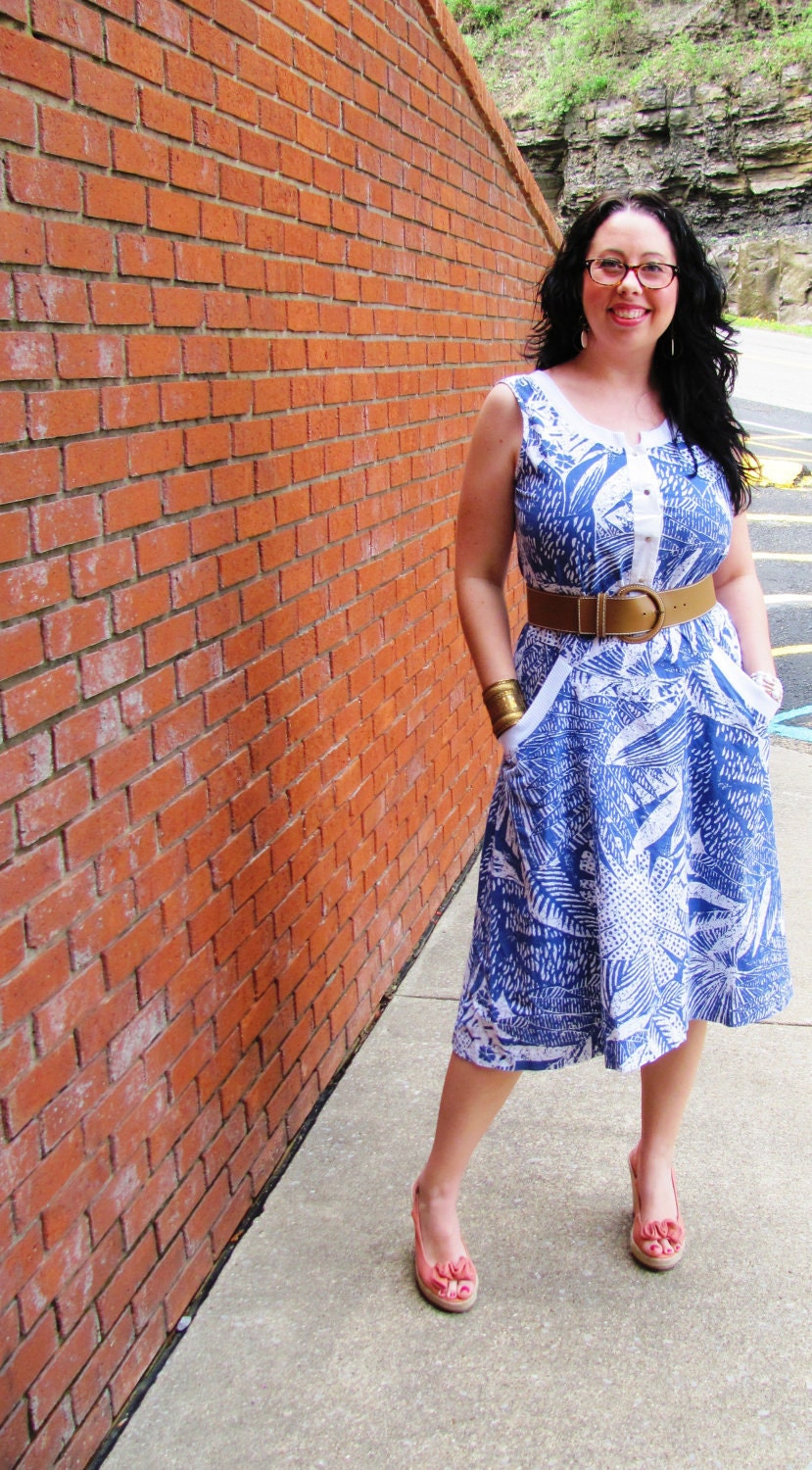 Vintage Blue/White Floral Day Dress with Full Skirt and pockets// 80s does 50s