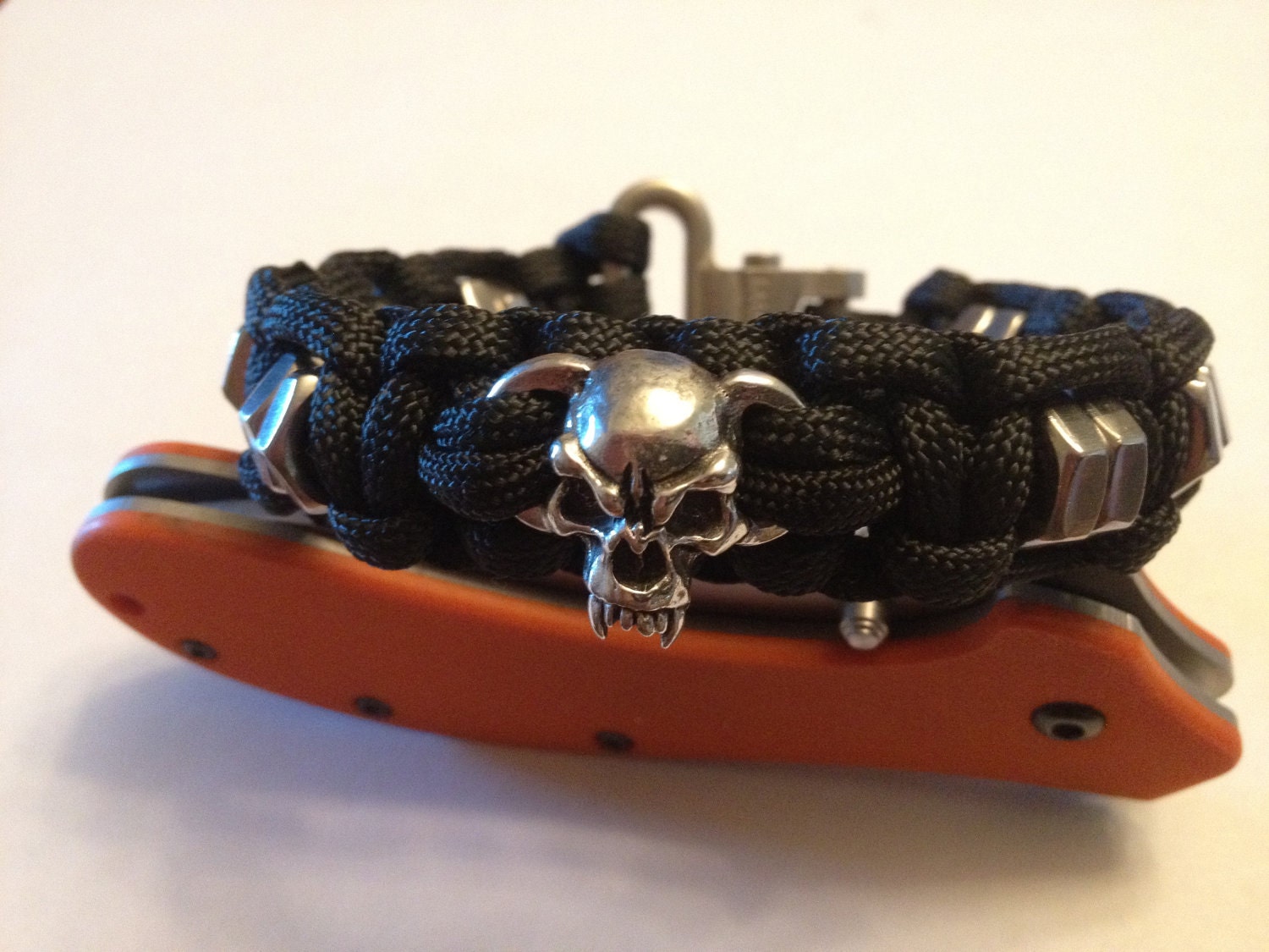 Paracord bracelet Gear-Head edition with silver metal skull