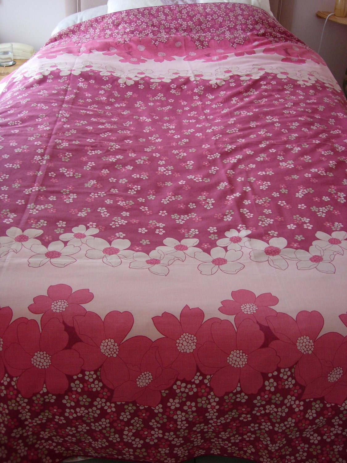 Retro Duvet Cover Funky Flower Decorative 1970s Pink and Red Daisies