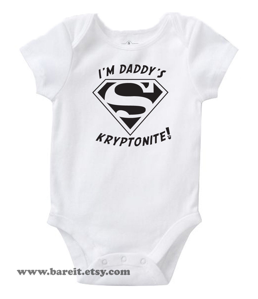 I'm Daddy's Kryptonite Inspired By Superman Cute Geek/Nerd Funny Humor Baby Onesie/Creeper Size 3,6,12,18,24 month Color White