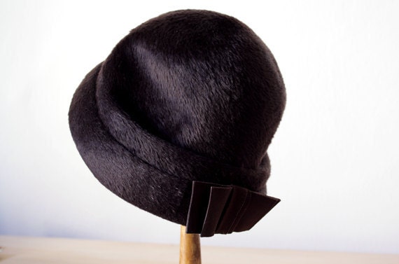 RESERVED-1930s Italian hat with grosgrain ribbon // ChoCoLaTe BROWN