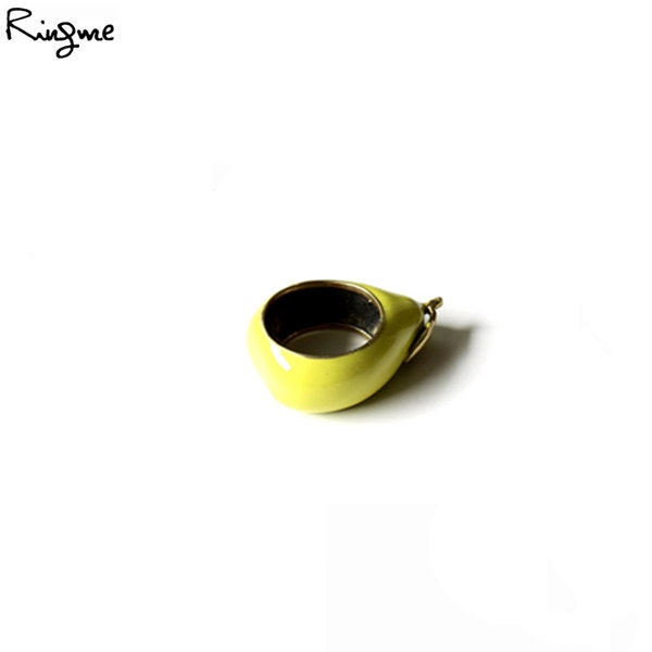 Ring Me // Contemporary Jewelry -- Pear Ring