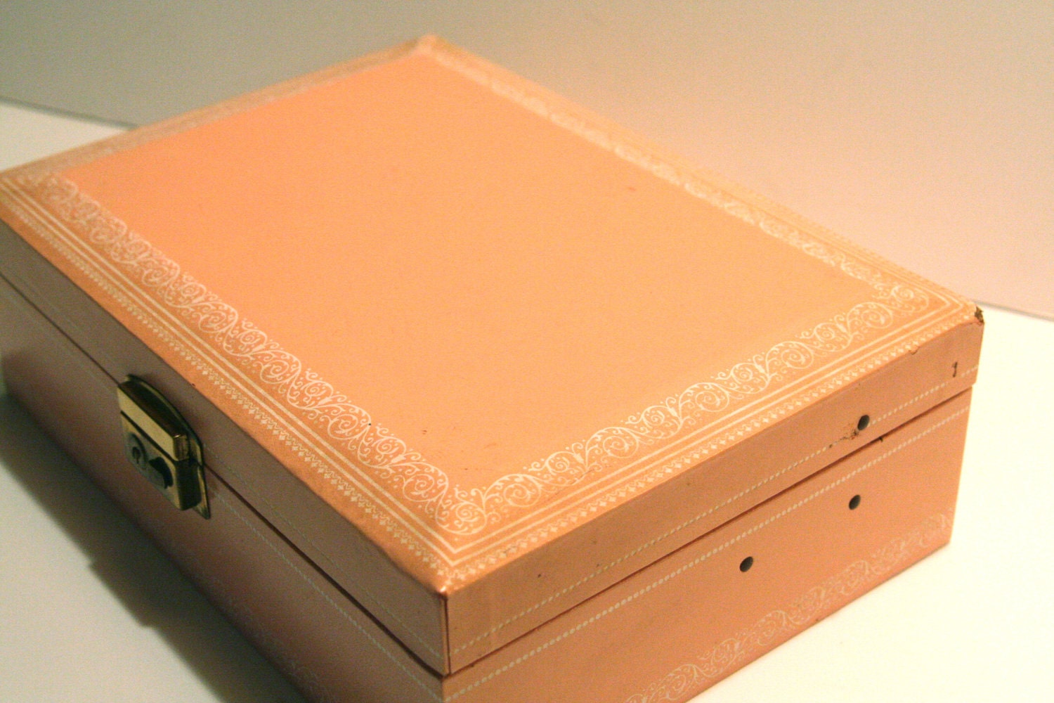 Vintage Ladies Jewelry Box by Mele Hollywood Regency Petal Pink Ballet Pink Blush with white and gold details