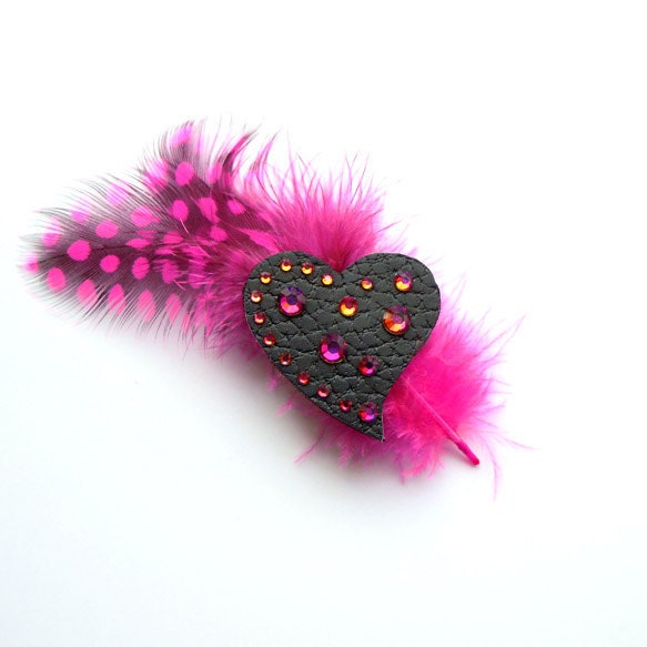 HEART BROOCH with pink FEATHERS - iloveyoujewels