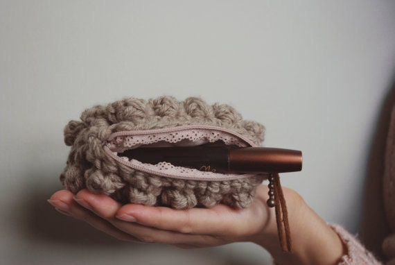 Simple Crochet Clutch -Greyish Beige
