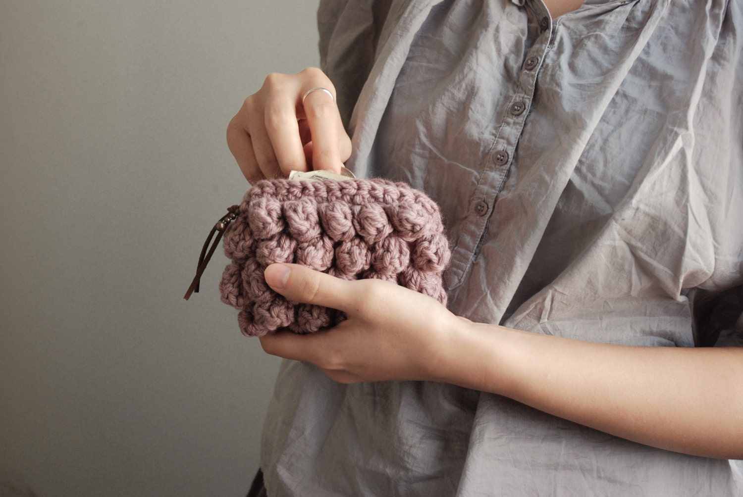 Simple Crochet Clutch -Dusky lilac