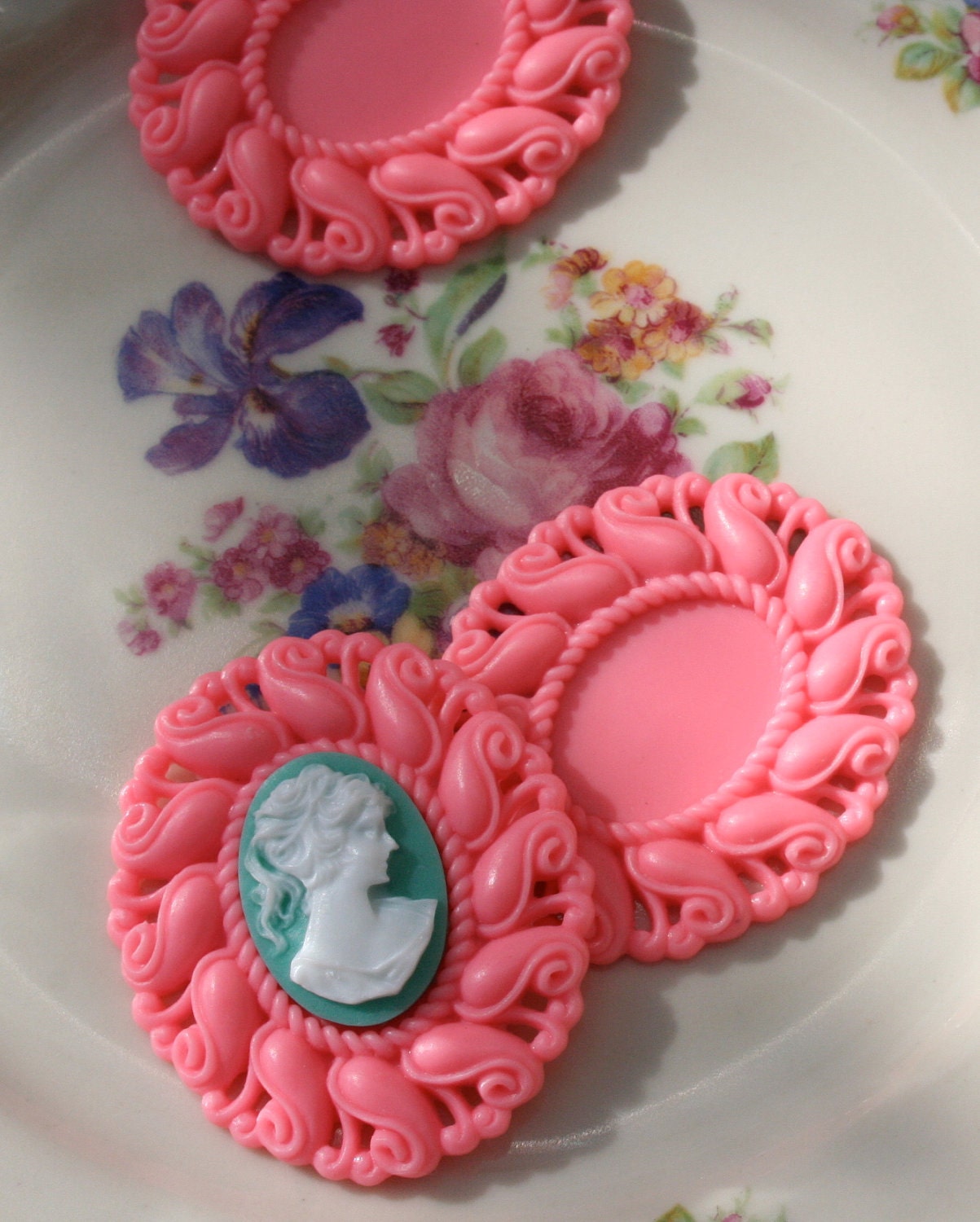 Flatback Resin Cameo Setting, Vintage Style, Pretty in Pink, size 50 x 42 mm, 3 pieces