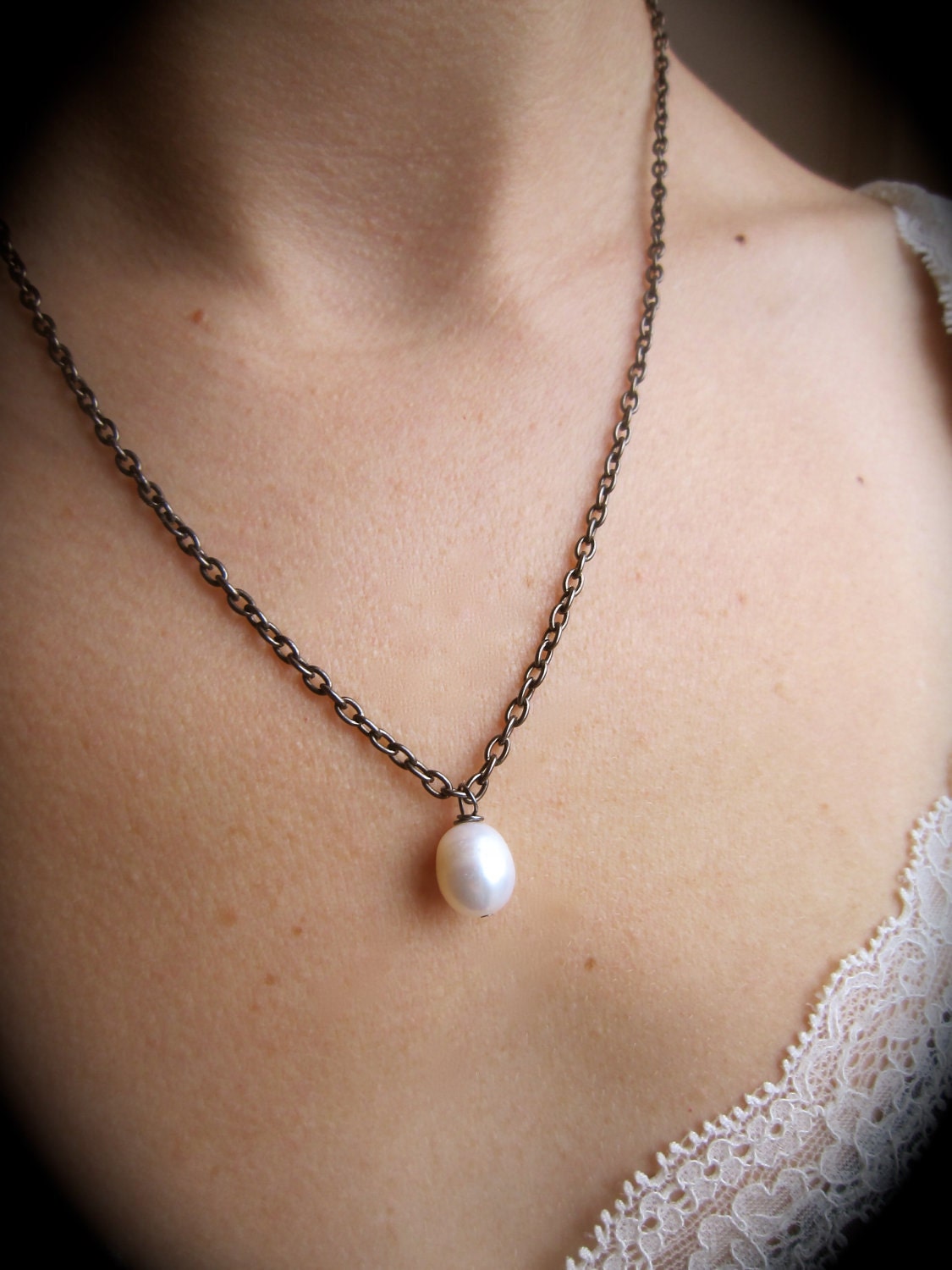 Dark grey chain with a large pearl