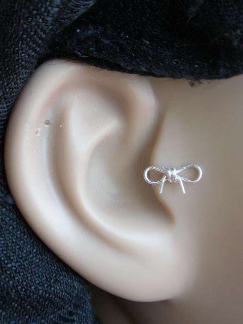 16 gague Cutie bow Silver bio flexible Tragus