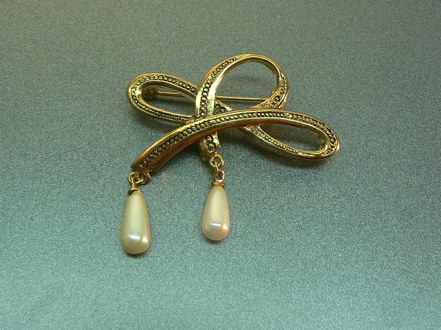 Pearls and Swirls Goldstone Vintage Brooch