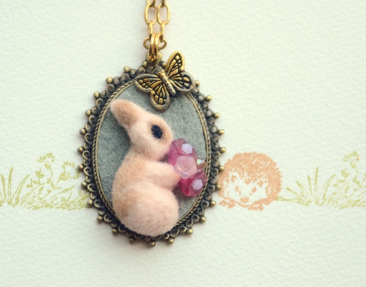 Whimsical needle felted bunny holding a red and pink flowers bouquet pendant necklace, spring & Easter item