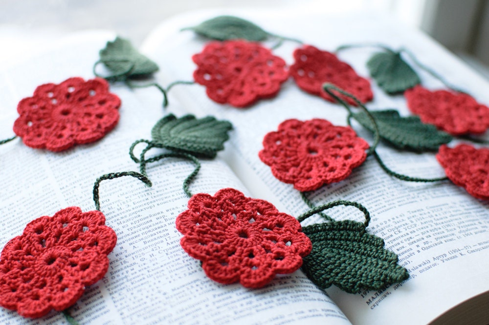 Crochet flower garland - Wedding embellishment Birthday Party decoration Red flower