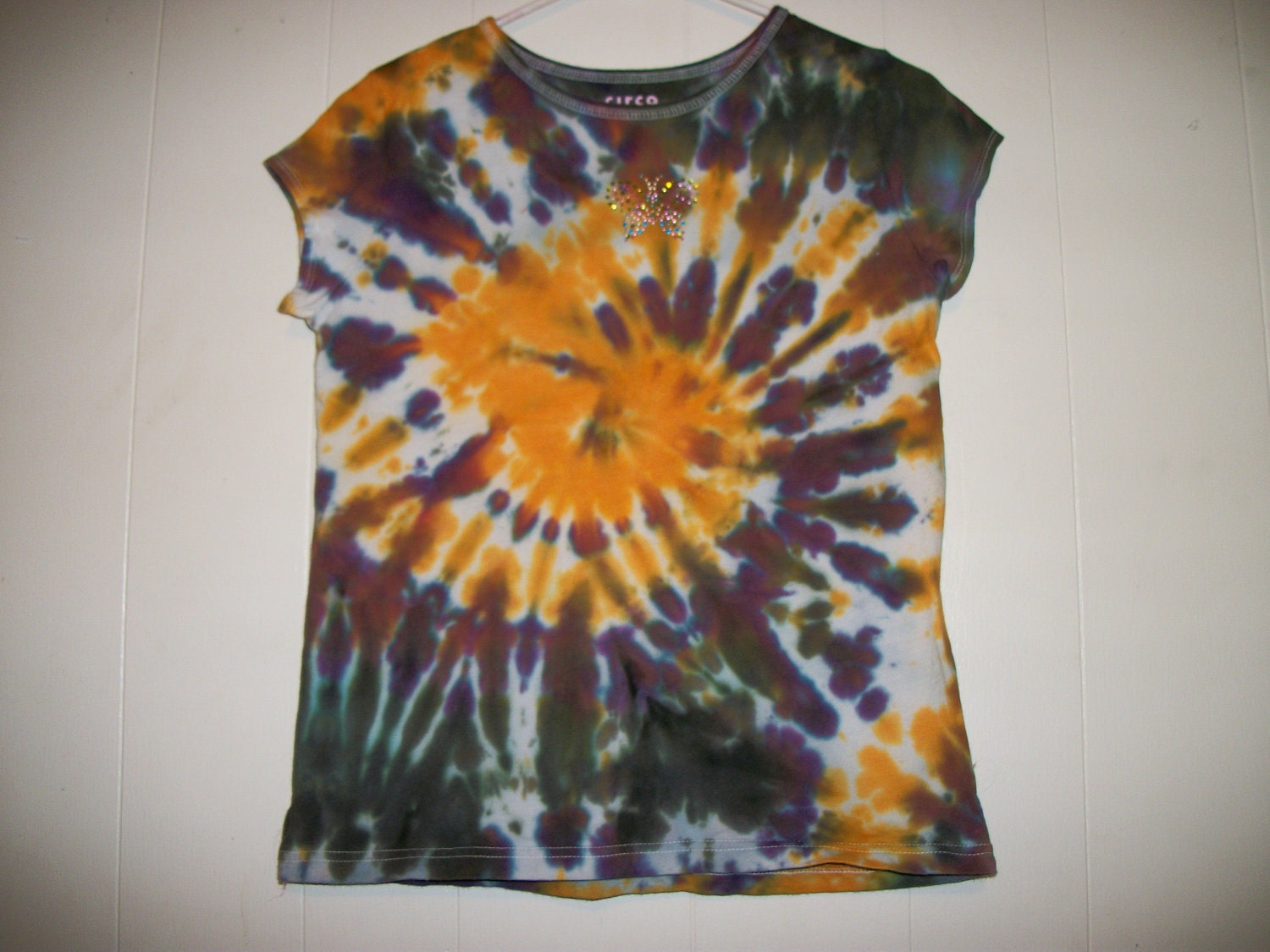 Tiedye tee shirt with butterfly, size XL