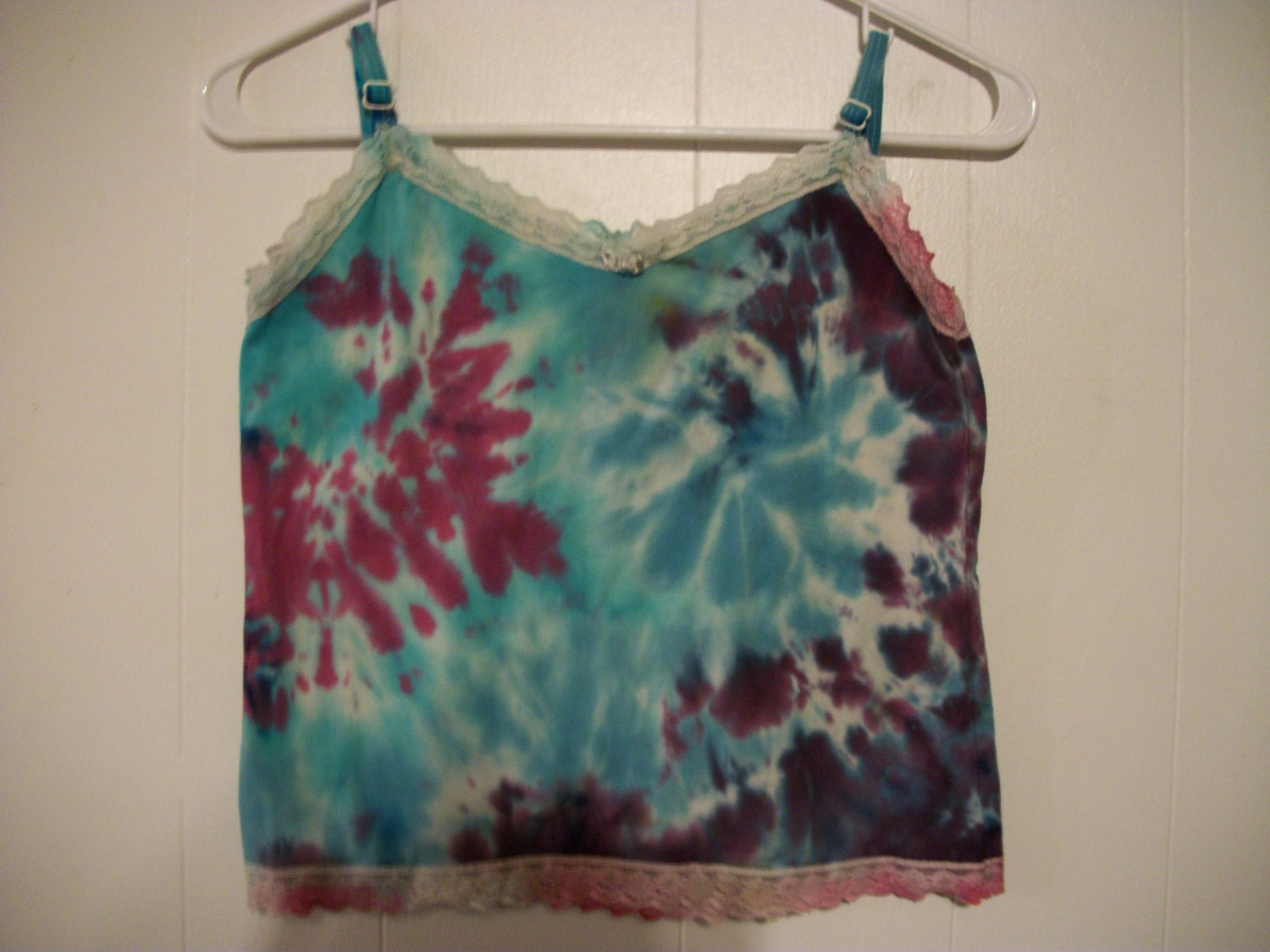 Tiedye lace trimmed camisole