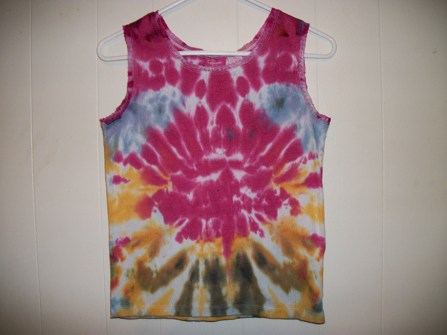 Tiedye lace trimmed tank top
