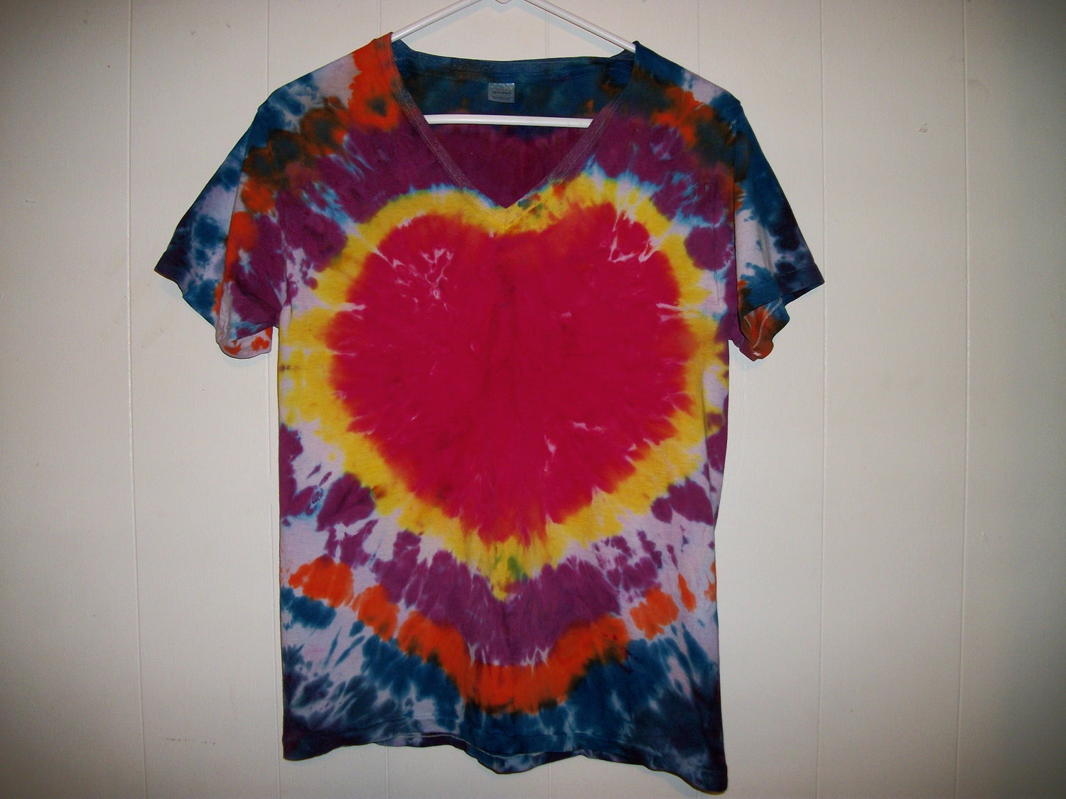 Tiedye sunburst v-neck tee shirt