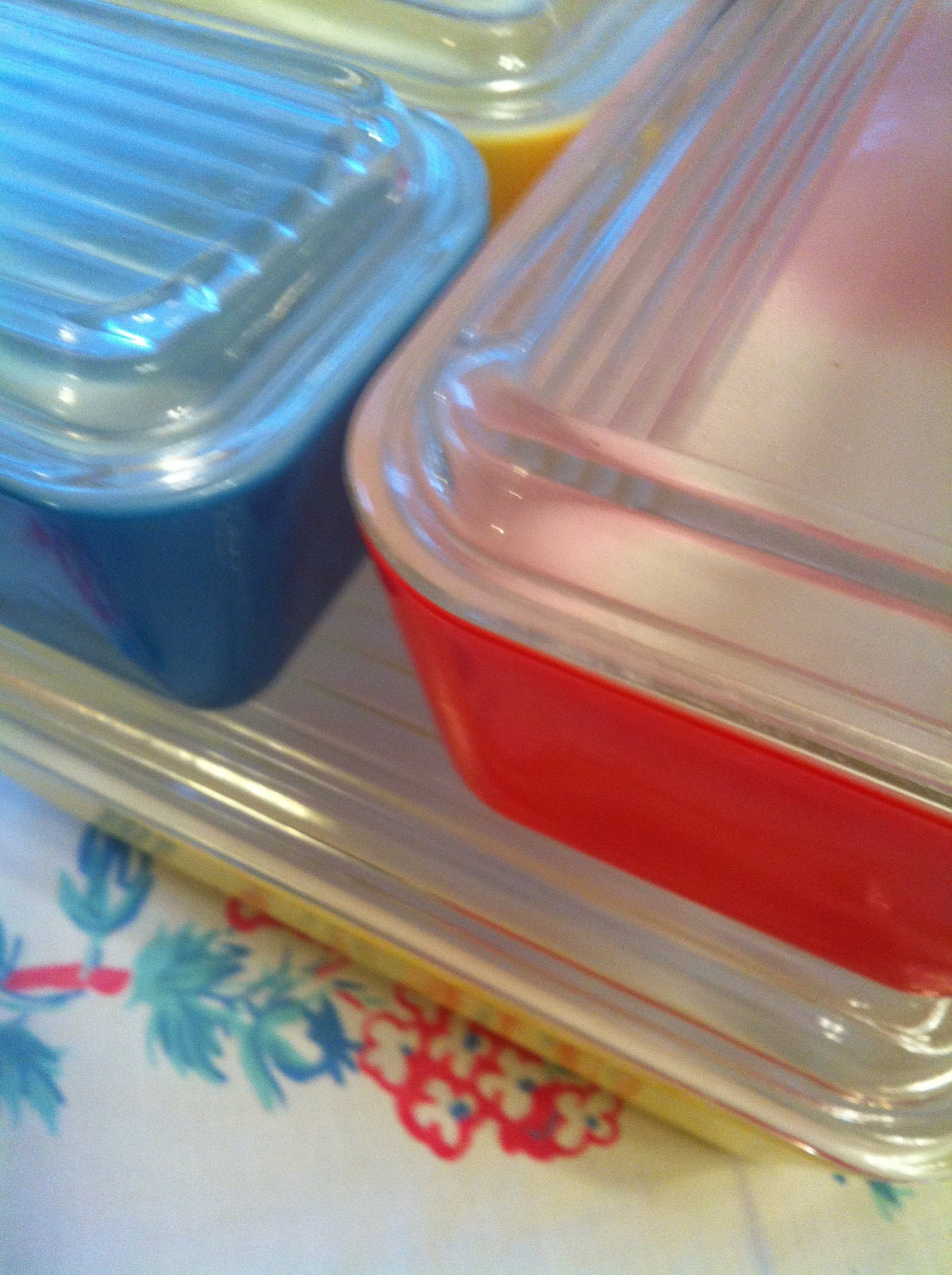 Set of 4 Covered Pyrex Refrigerator Dishes