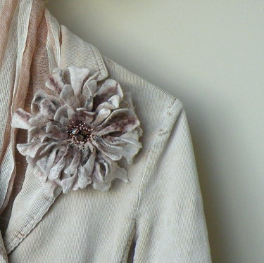 Felted flower brooch - large natural white brown beige flower pin - floral jewelry - felt flower