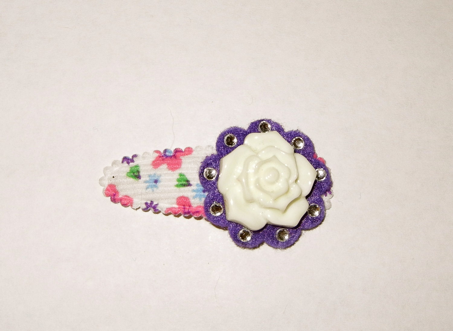 Embellished Classic White Rose Snap Clip
