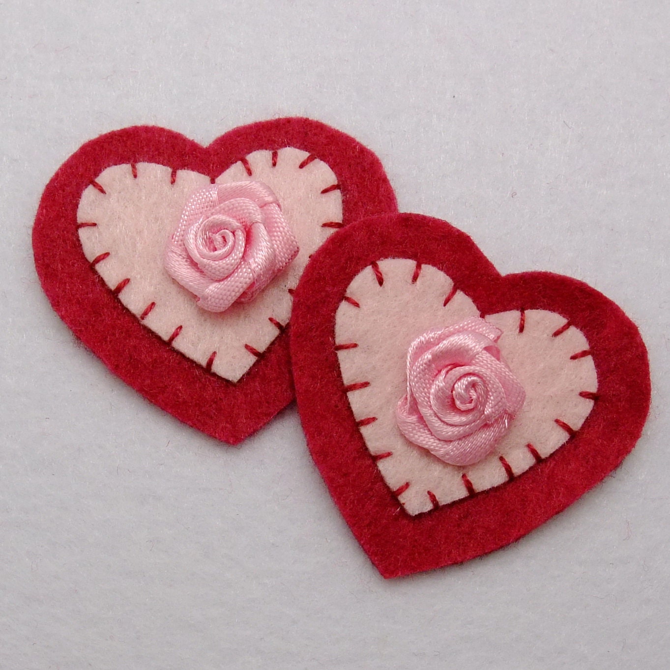 2 pcs - Handmade heart felt appliques (G043-B)