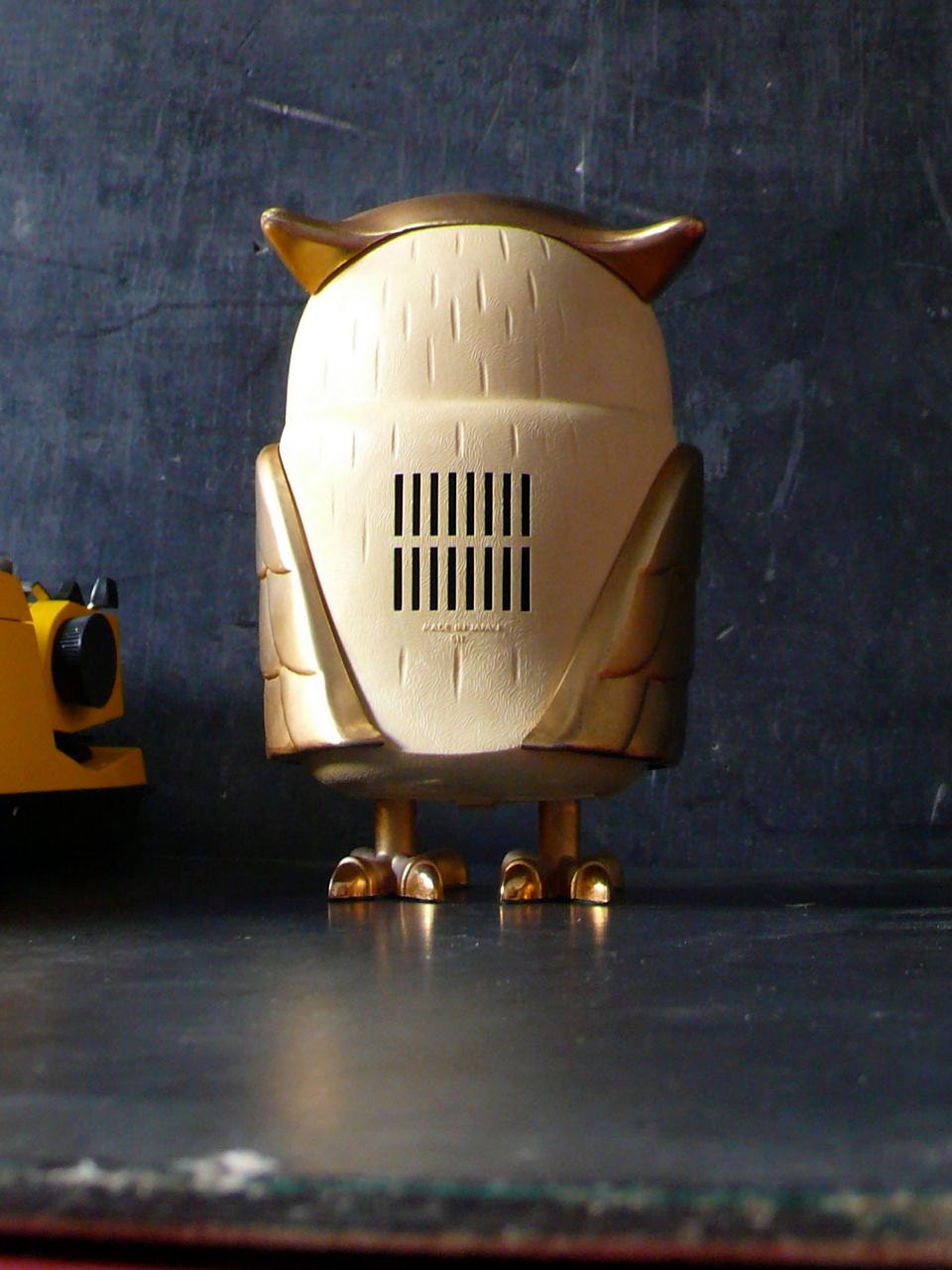 Vintage owl transistor radio. Made in Japan. 1960s.