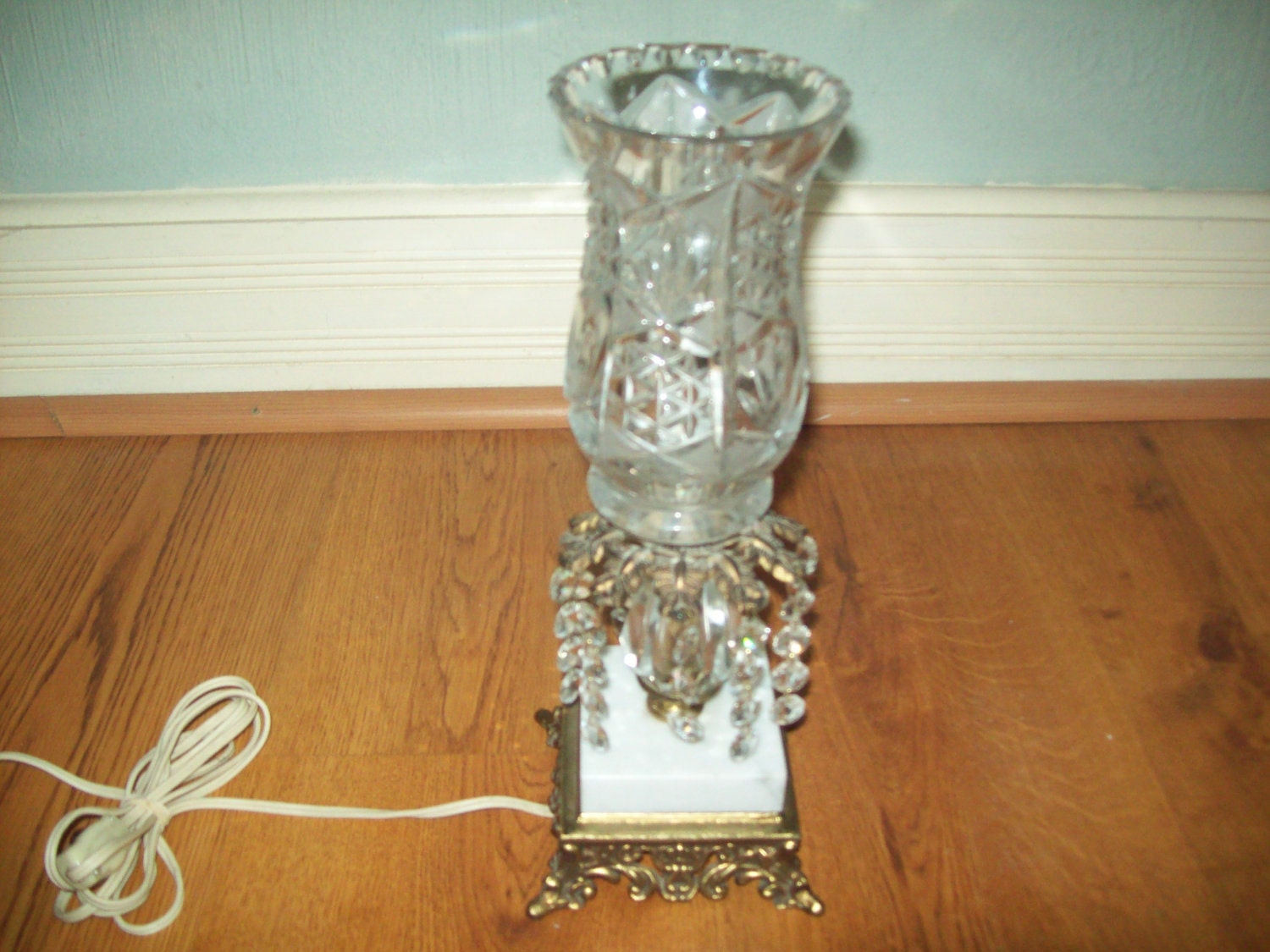 Vintage Brass Italian Marble Crystal Hurricane Boudoir Accent Table Lamp w/ Flickering Bulb