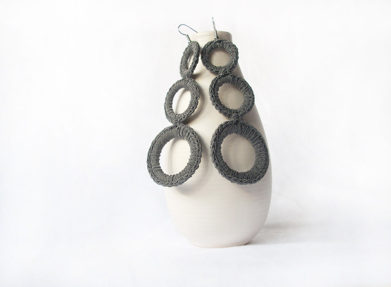 Modern grey earrings crochet. Handmade textile jewelry by Aliquid - AliquidTextileJewels
