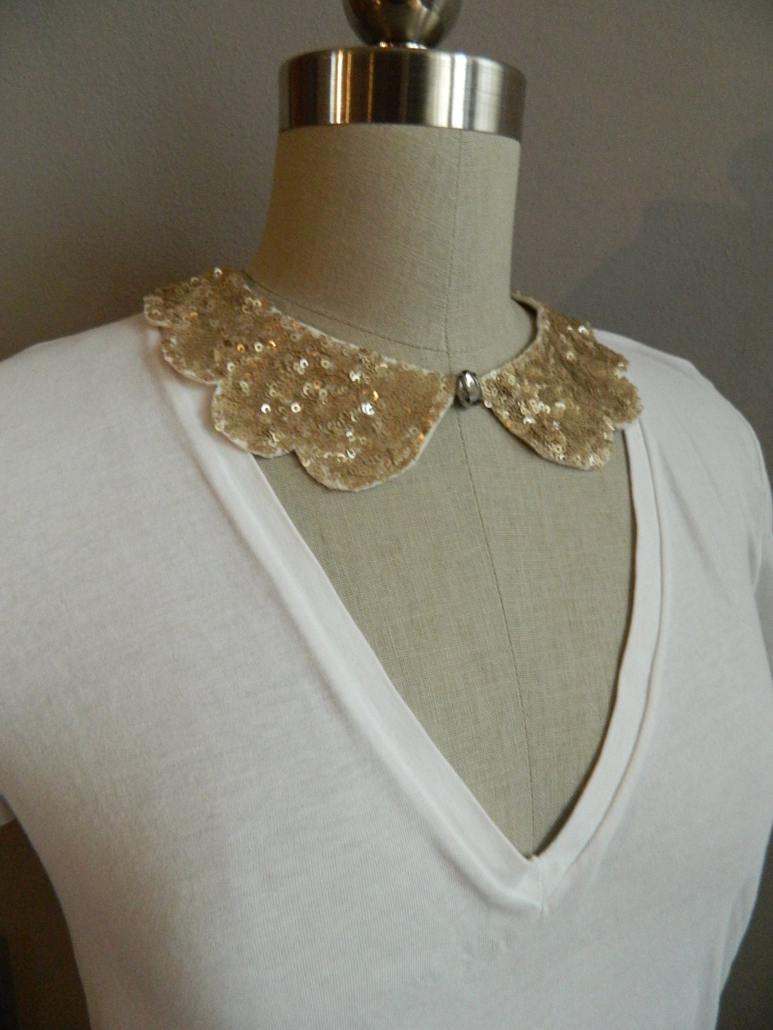 Gold Sequin Peter Pan Collar Necklace, with Scallop Shape and Jewelry Clasp Closure