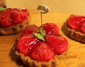 Tarte aux fraises  memostand / photostand . Un joli petit porte-messages / porte-photos en forme de Tarte aux fraises
