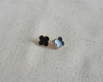 Delicate simple everyday alhambra onyx clover earrings