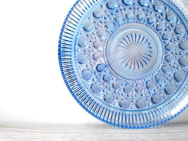 Vintage Indiana glass / plate / retro / ice sky blue / Windsor / cottage chic / summer party serving / Federal Glass pattern
