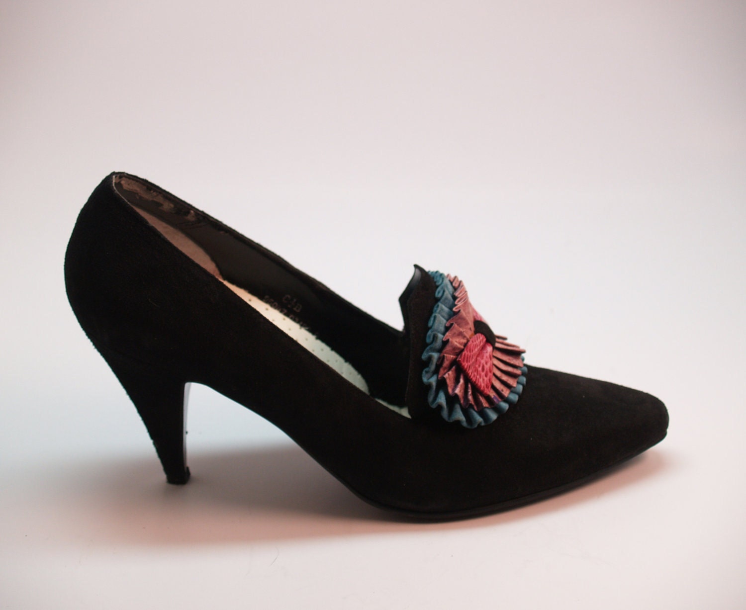 80s rococo style heels bow size 8 - 8 1/2 black suede
