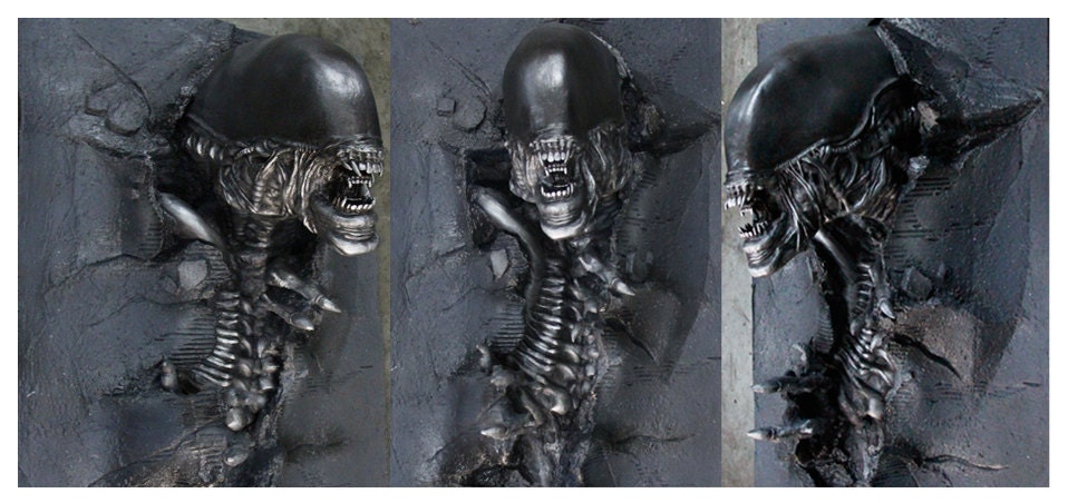 Life Size 7 feet Alien Warrior Wallbursting Prop