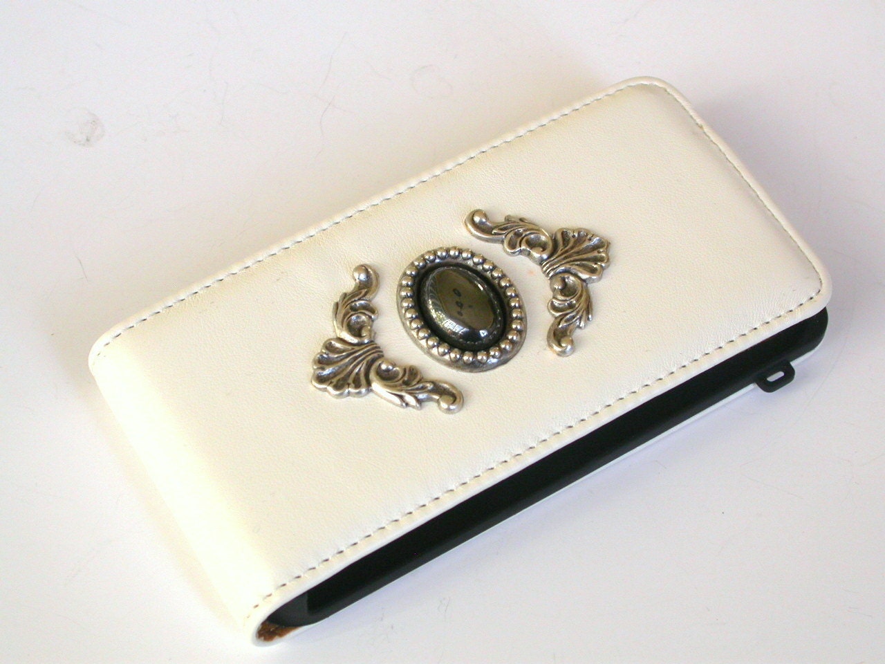 iPhone 4 Case - White Magnetic Flip Leather Case - Hematite Gemstone