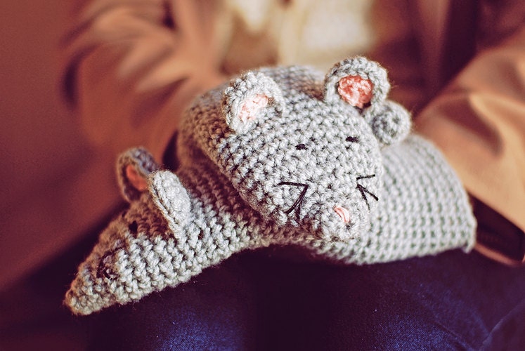 Mouse Mittens Kiss Gloves Gift Wool Crochet Autumn Fall Winter Cold Days Woman Girl Teens Cozy Grey Forest Animals Woodland
