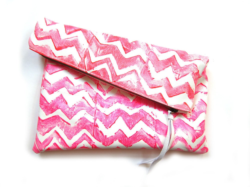 Large hot pink hand-printed leather zig-zag clutch - arcofla