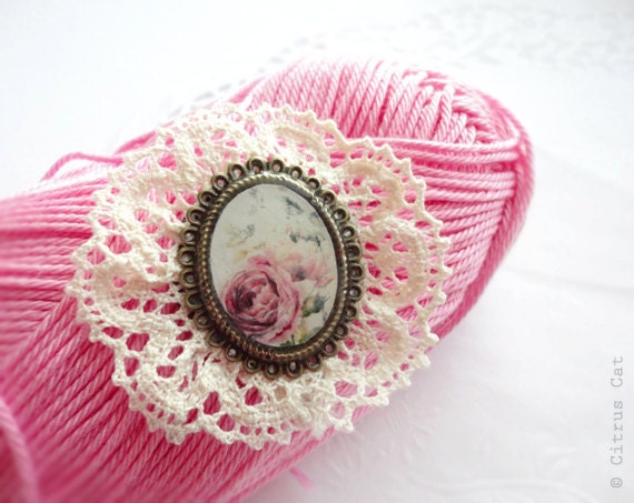 SALE - Vintage lace brooch with pink rose