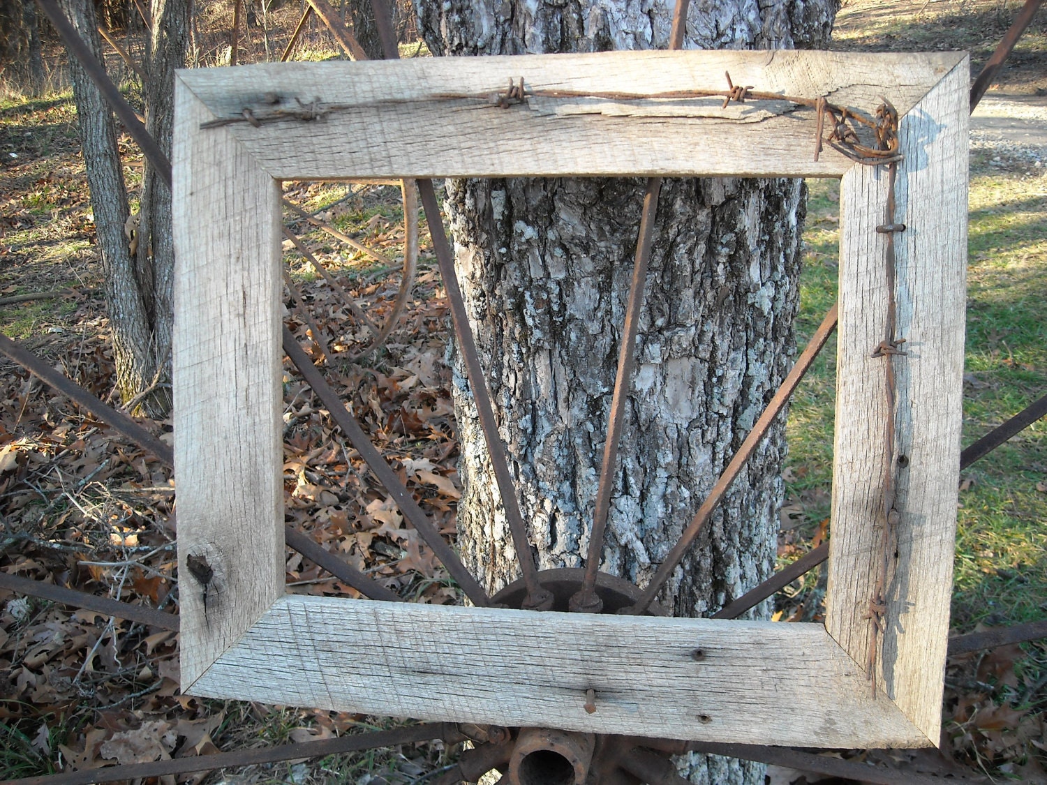 SOLID OAK Reclaimed Rustic Barn Wood Picture Frame 4 X 6 - Barbed Wire Upcycled reclaimed wood Farmhouse country Chic