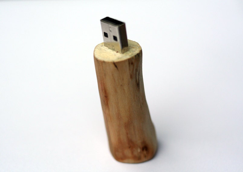 USB Memory stick / Flash drive / 4GB / Natural wood - the price reduced for the New Year