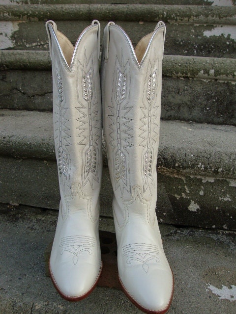 Vintage Southwestern Ladies Cream Western Cowboy extra tall riding boots