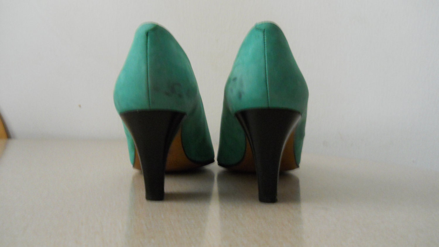 Seafoam Green Shoes Green Suede Pumps Leather Pumps Sea Green Shoes High Heel Shoes 80s Pumps 80s High Heels Womens Shoes  Teal Pumps 8