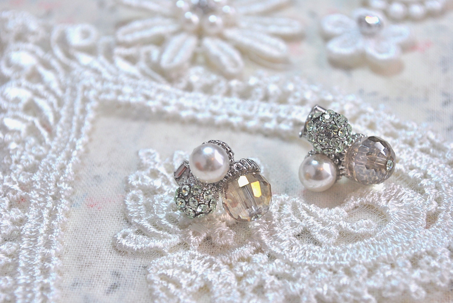Super Cute Neutral Tone Crystal Disco Ball Stud Earrings NEW Faux Pearl Titanium Post